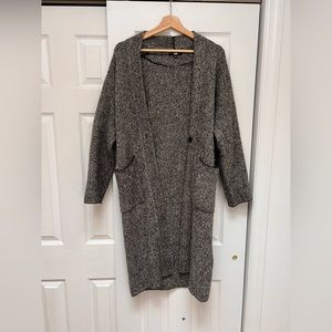 Uniqlo long grey cardigan with button